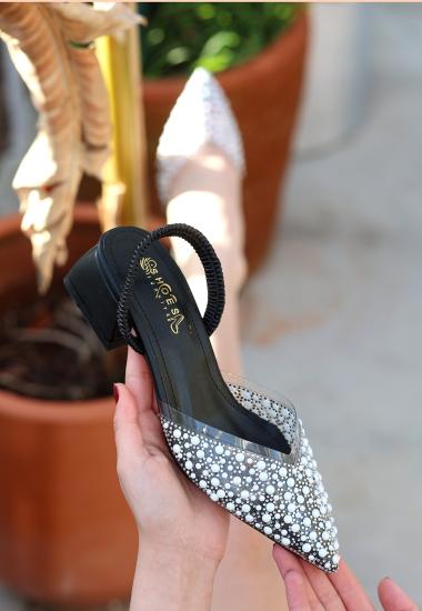 Renata Siyah Cilt Topuklu Boncuk İşlemeli Ayakkabı